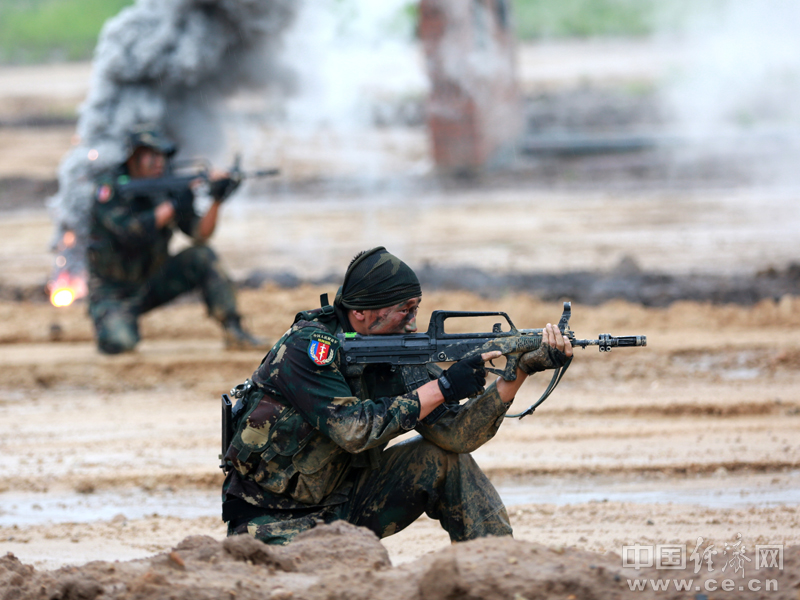 【网络媒体国防行】某特战旅用"血性"淬炼部队官兵
