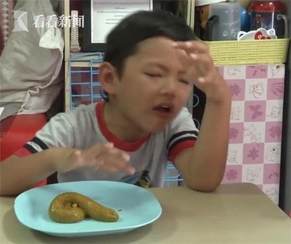 视频|"狗屎"甜点你敢不敢吃?反正这个小男孩吃下去以后吐了
