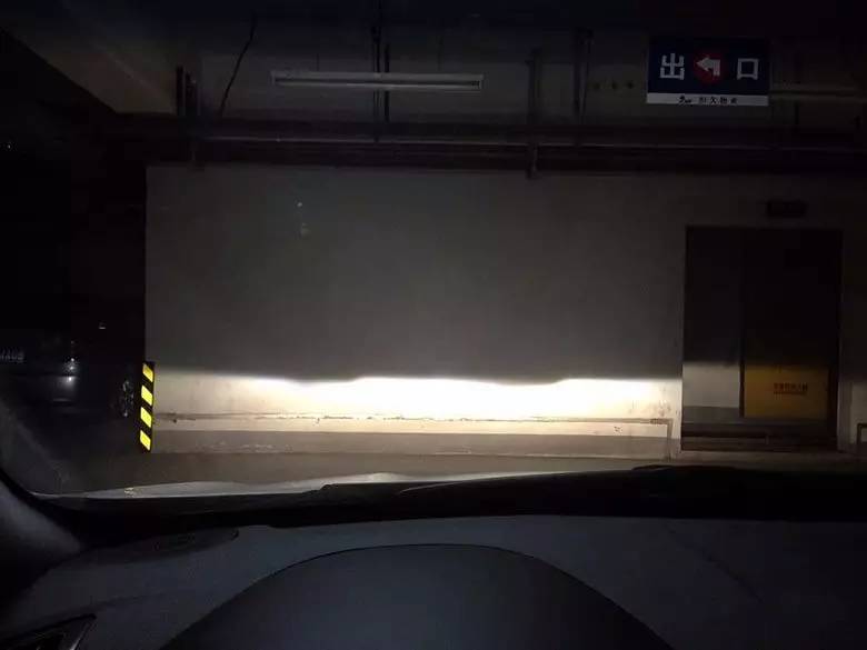 大灯两边光线不一样高是坏了吗？嫌不亮怎么办？