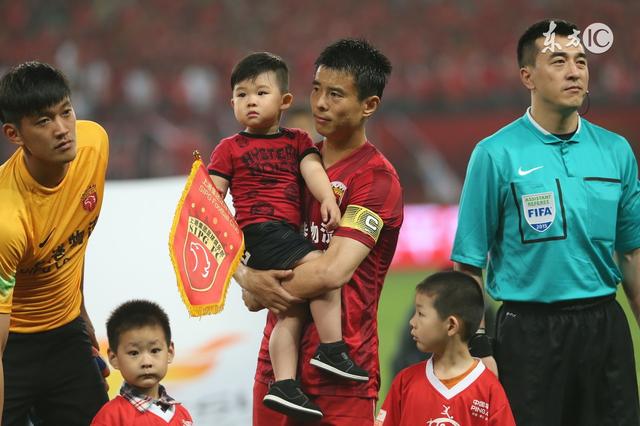 孙吉透露孙祥病情已无大碍 调侃主持人:你可以请他上节目