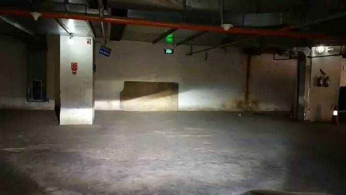 大灯两边光线不一样高是坏了吗？嫌不亮怎么办？