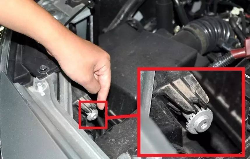 大灯两边光线不一样高是坏了吗？嫌不亮怎么办？