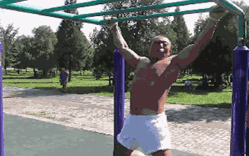 ▲大爷的臂力十分惊人。