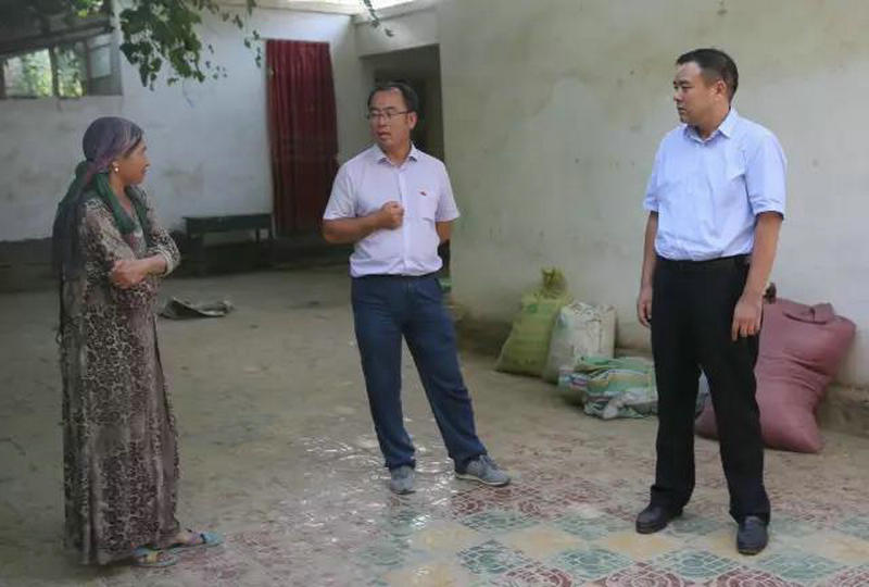 墨玉县委书记张冠军调研设施农业发展现状听民意帮民困解民忧