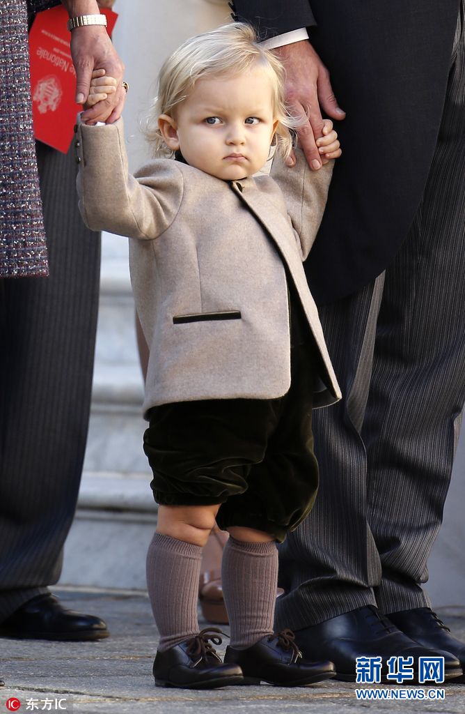 英国乔治小王子迎4岁生日 晒一晒各国小王子萌照(组图)