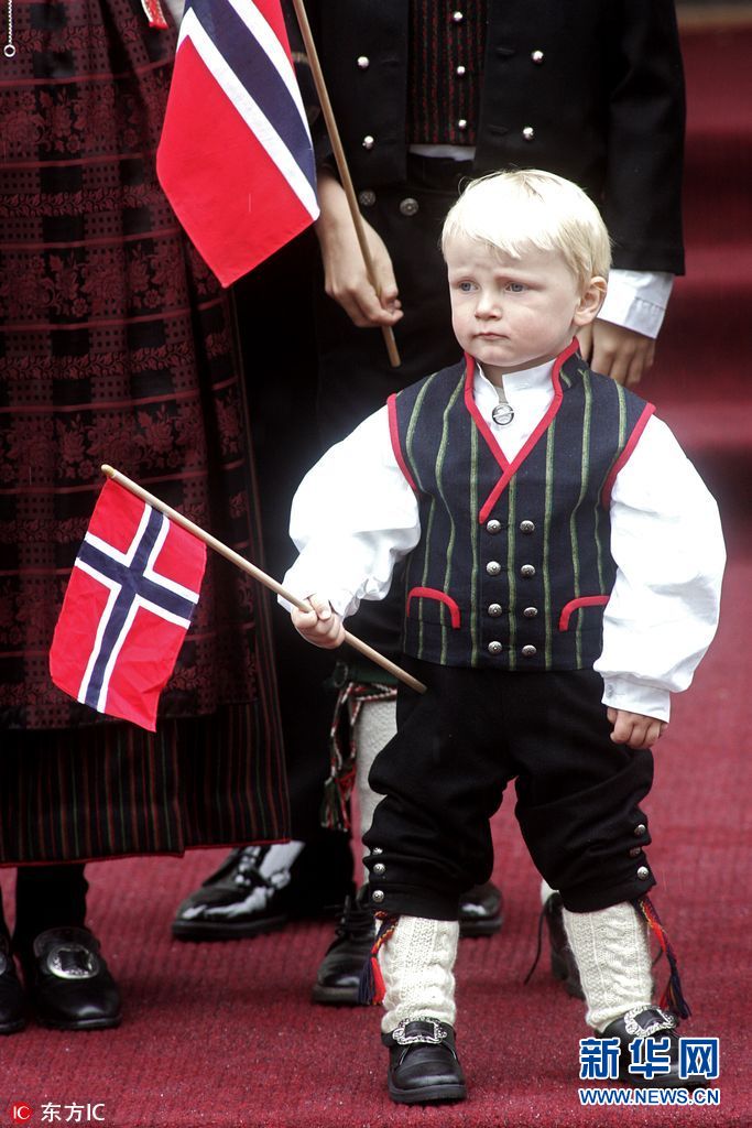 英国乔治小王子迎4岁生日 晒一晒各国小王子萌照(组图)