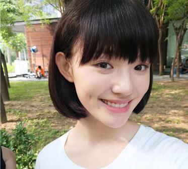 至于鞠婧祎之前被爆出高中都没有读完,妹妹表现真实性有待考证,之前