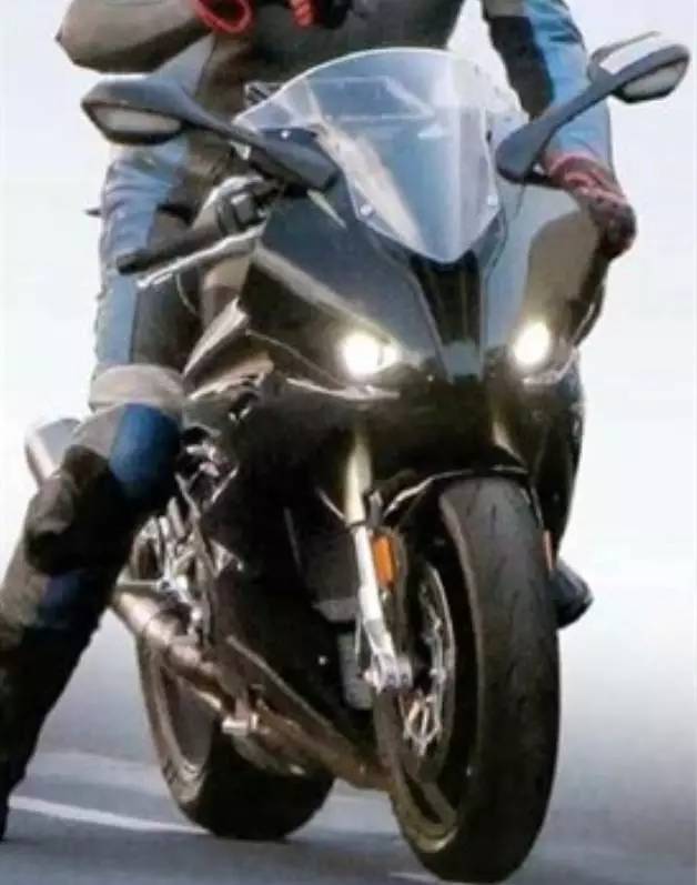 宝马S1000RR首度大改款谍照曝光