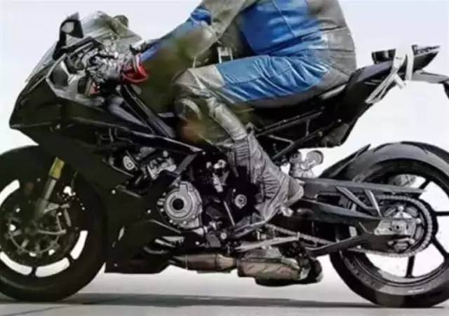 宝马S1000RR首度大改款谍照曝光