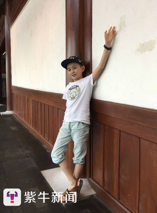 "现在有人喊我袖珍小马哥了,我觉得挺好.