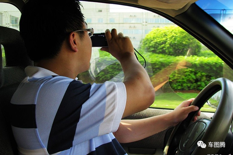 车好好停在那儿被砸了，怎么办？