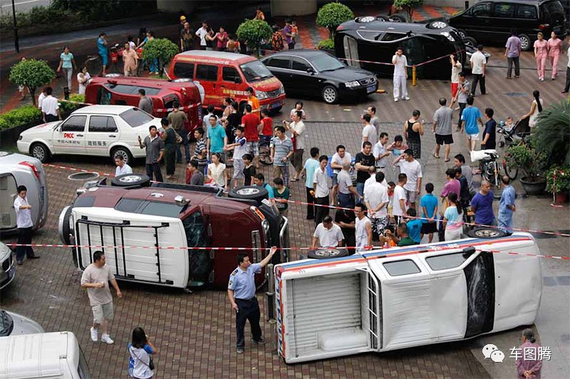 车好好停在那儿被砸了，怎么办？