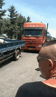 车好好停在那儿被砸了，怎么办？