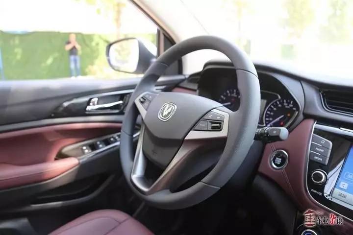 凭什么说凌轩好看、好开，还有黑科技？