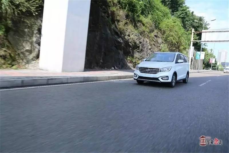 凭什么说凌轩好看、好开，还有黑科技？