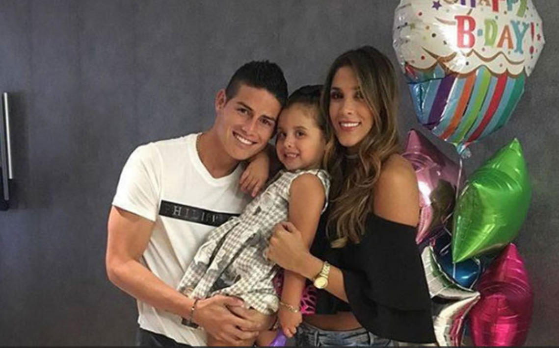 所以才会有两人分隔两地生活的照片出现,当时丹妮埃拉住在麦德林,j罗