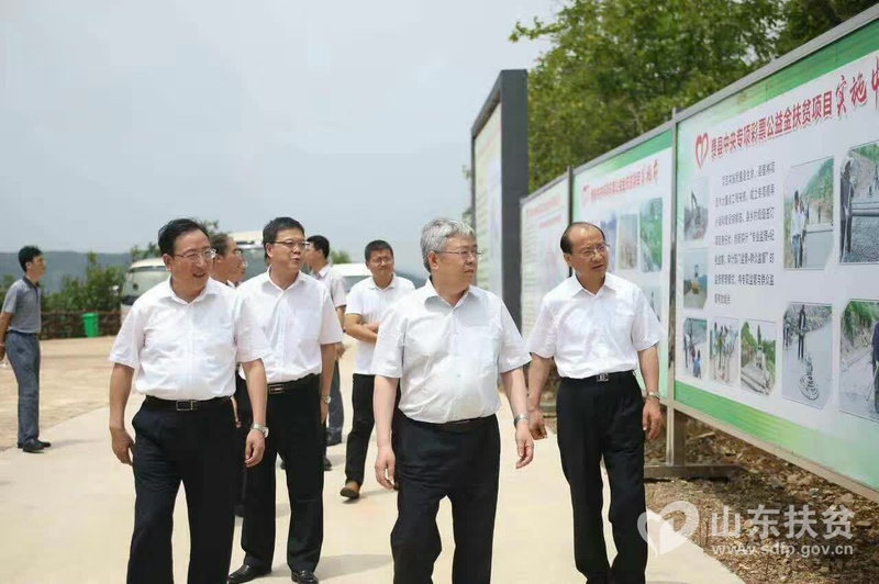 刘永富在山东考察脱贫攻坚工作
