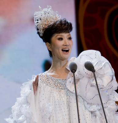 郦颍黛天津歌舞剧院青年女高音独唱演员,天津阳光义工爱心社爱心大使