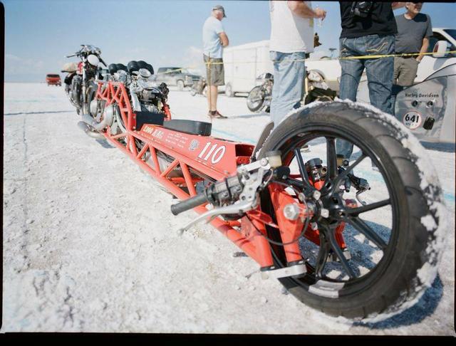 双V缸杜卡迪怪兽S4RS,能跑327km\/h