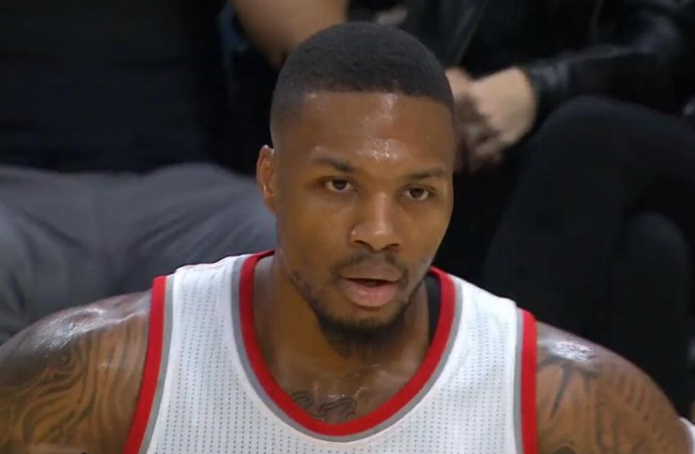 利拉德霸气回应记者:你去查查我的战绩