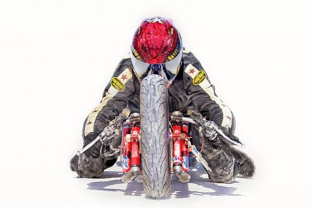 双V缸杜卡迪怪兽S4RS,能跑327km\/h