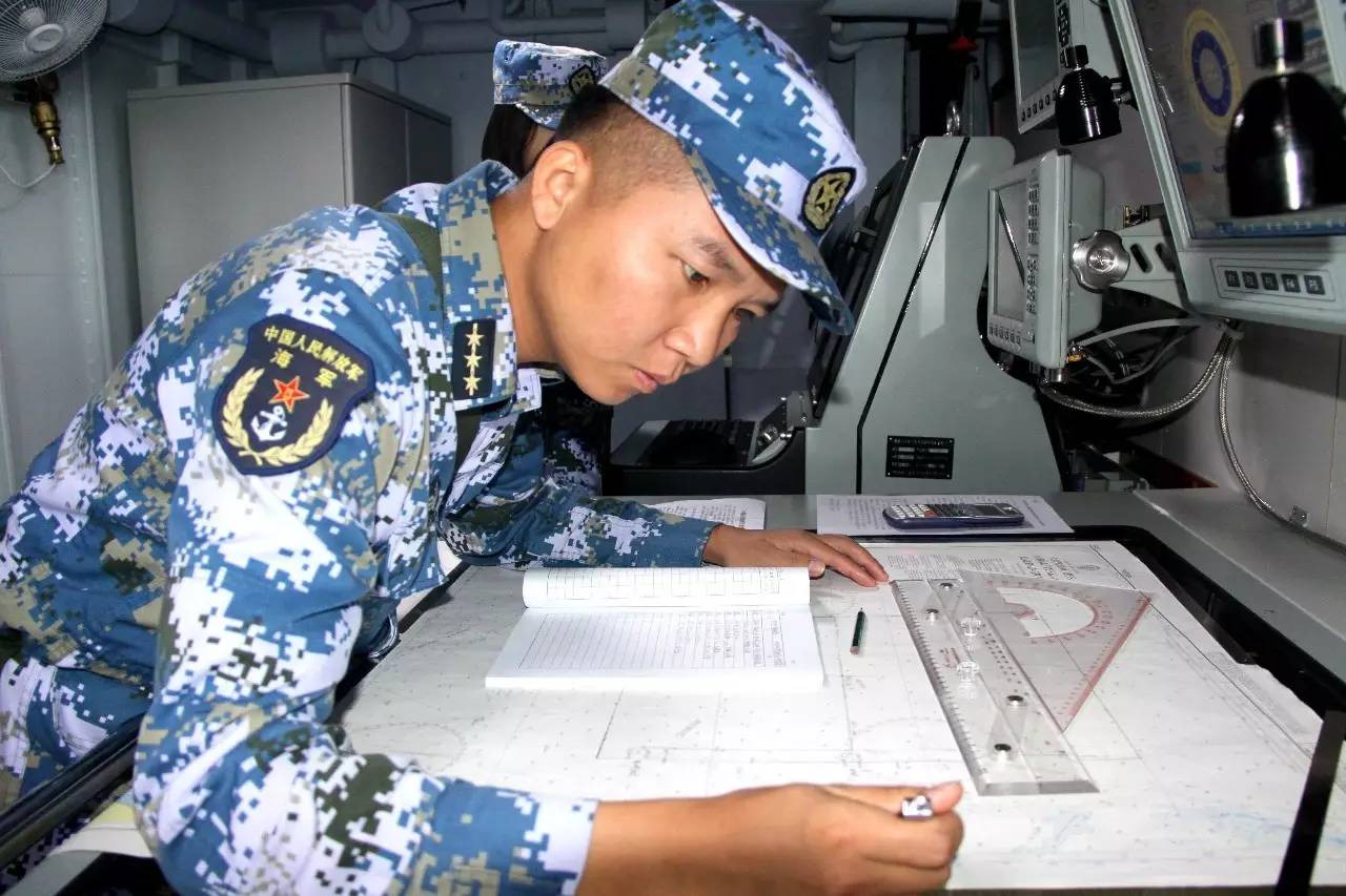 航海人员进行测算