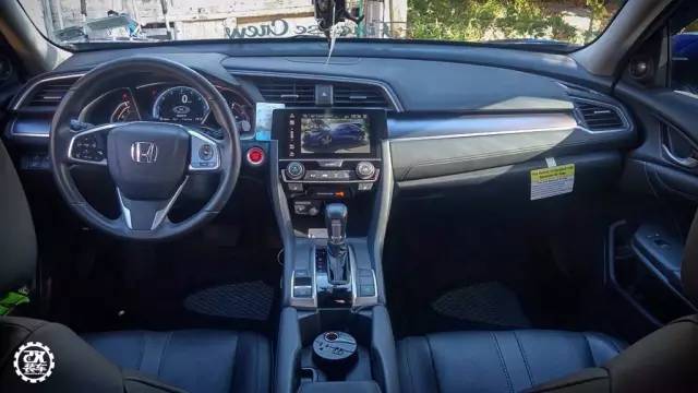 这辆10代思域居然用绞牙实现了低趴，真想给它一条减速带呀！