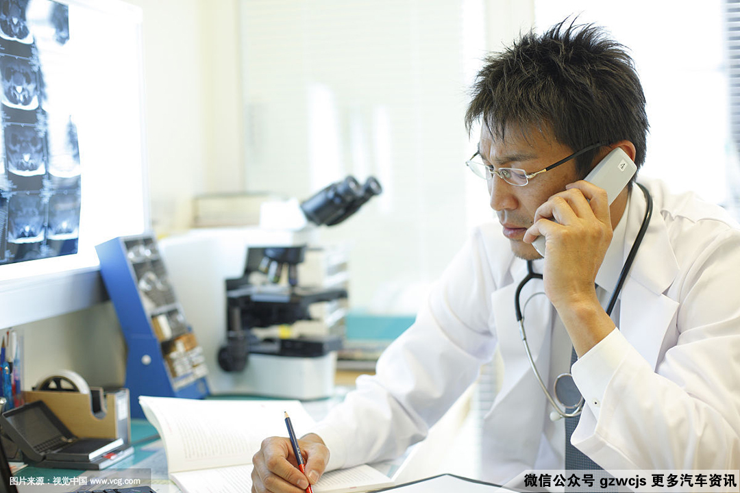 为什么老板们发家后，都会先买一辆奔驰？