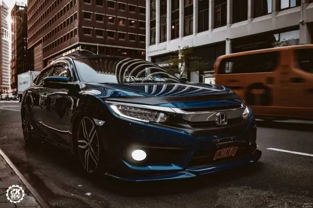 这辆10代思域居然用绞牙实现了低趴，真想给它一条减速带呀！