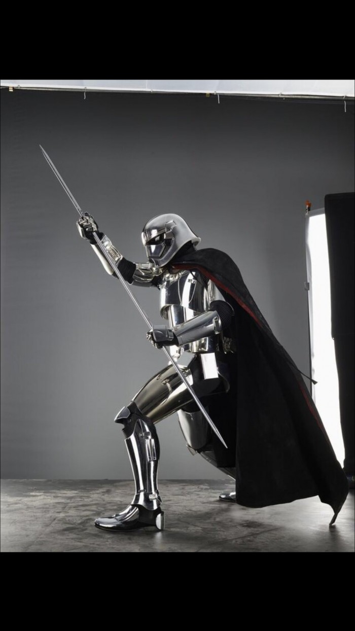 斯诺克在《星球大战7:原力觉醒》中并不清晰,而在新曝光的这张造型照