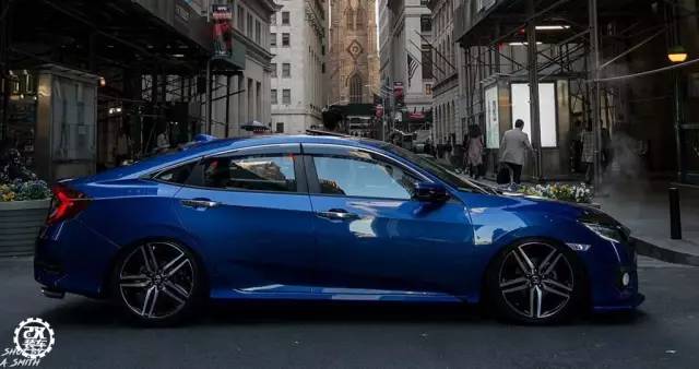 这辆10代思域居然用绞牙实现了低趴，真想给它一条减速带呀！