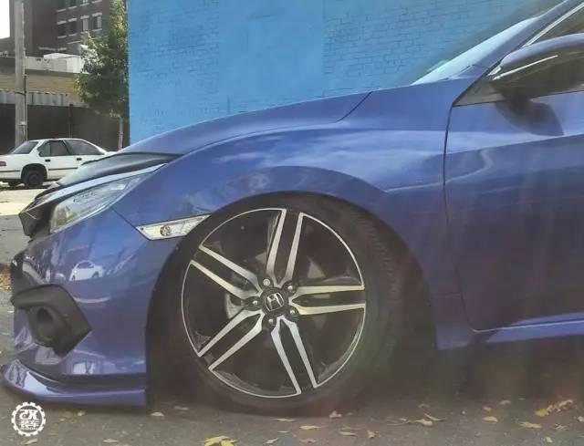 这辆10代思域居然用绞牙实现了低趴，真想给它一条减速带呀！