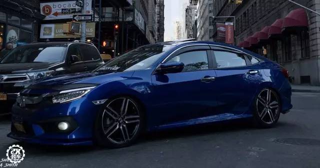 这辆10代思域居然用绞牙实现了低趴，真想给它一条减速带呀！