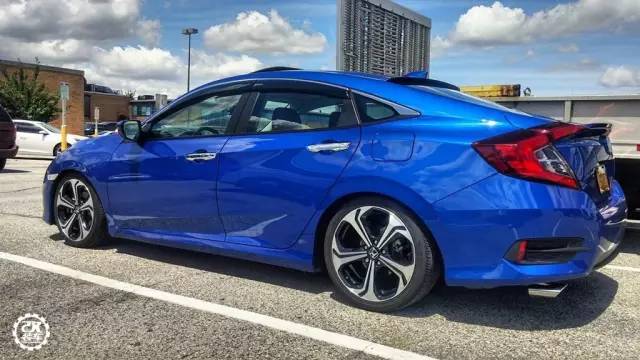 这辆10代思域居然用绞牙实现了低趴，真想给它一条减速带呀！