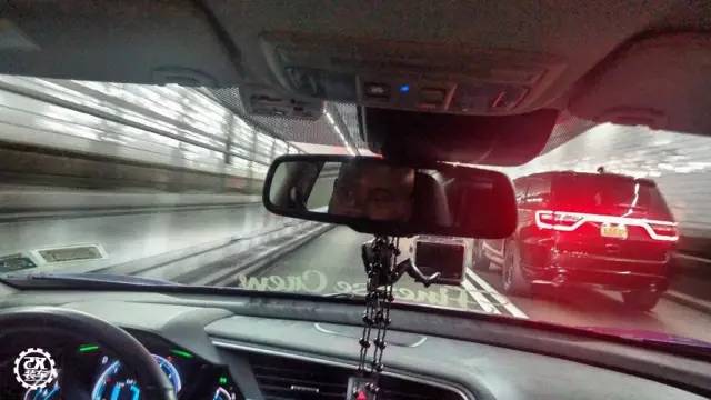 这辆10代思域居然用绞牙实现了低趴，真想给它一条减速带呀！