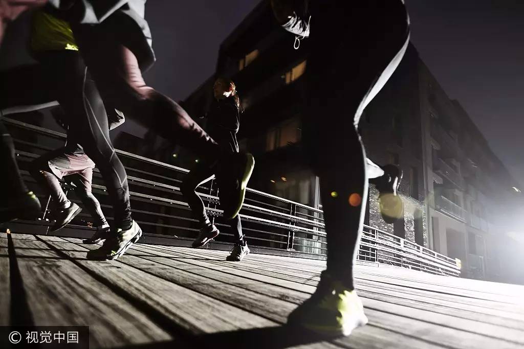 男子坚持夜跑15年一次至少5公里最终身材练好了却差点不能走路