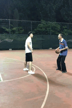 柯七与爸爸练球