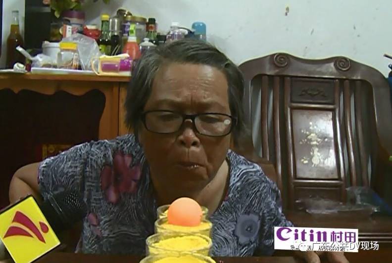 dv女神韦冬梅带着礼品 来到了江门蓬江区的棠下镇 清凉大使看着着急