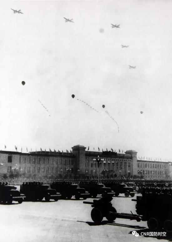 回顾新中国历次阅兵军队革命化现代化正规化