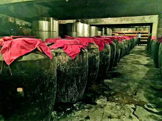 老酒窖于梅长清不仅是防护器材之乡,还是酿酒之乡.