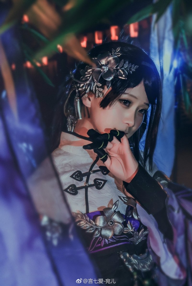 剑网3万花优秀cos推荐 紫衣玉笛桃源中