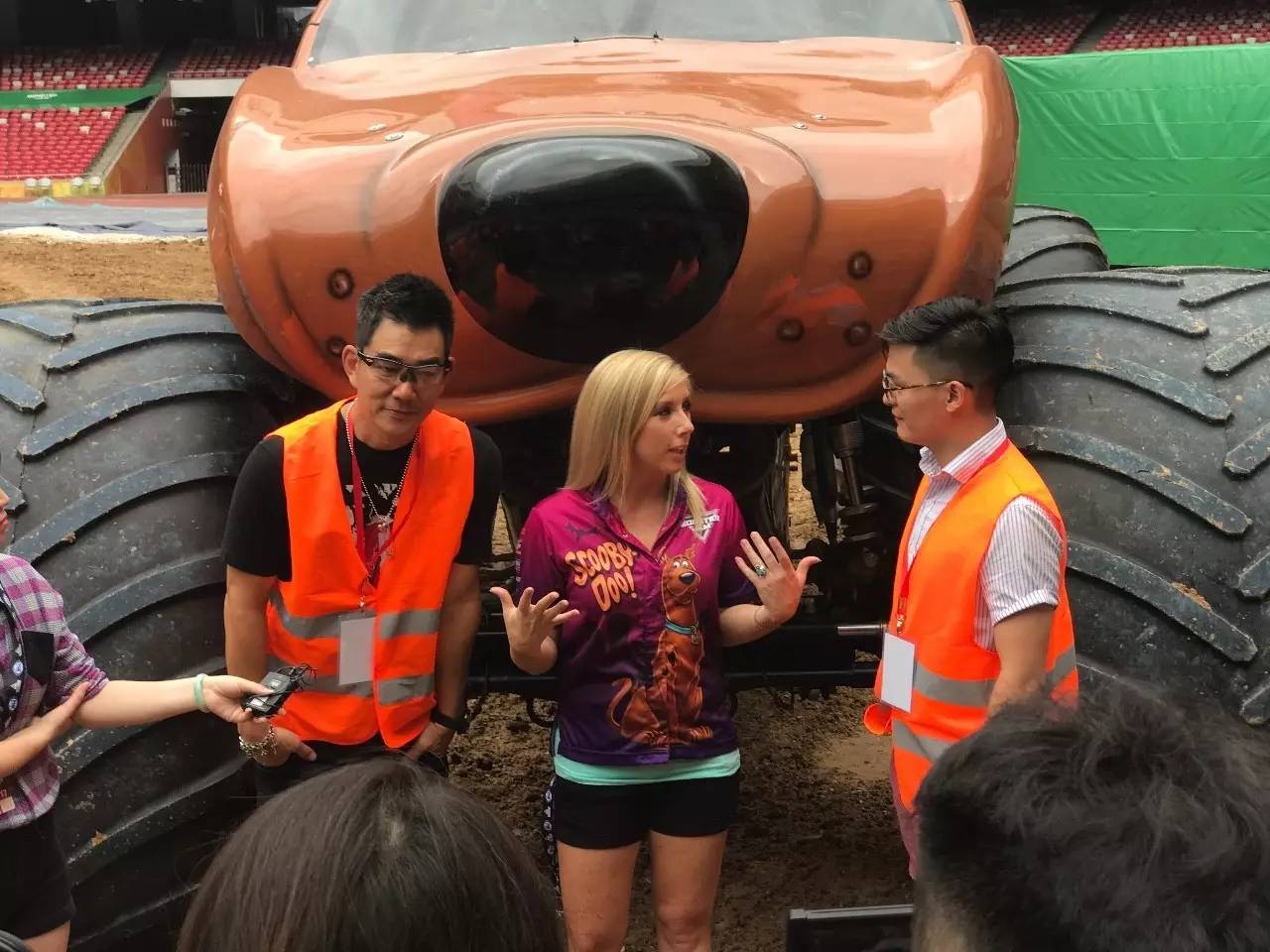 全国独家！开一台1500马力的超级怪兽简直爽爆了！