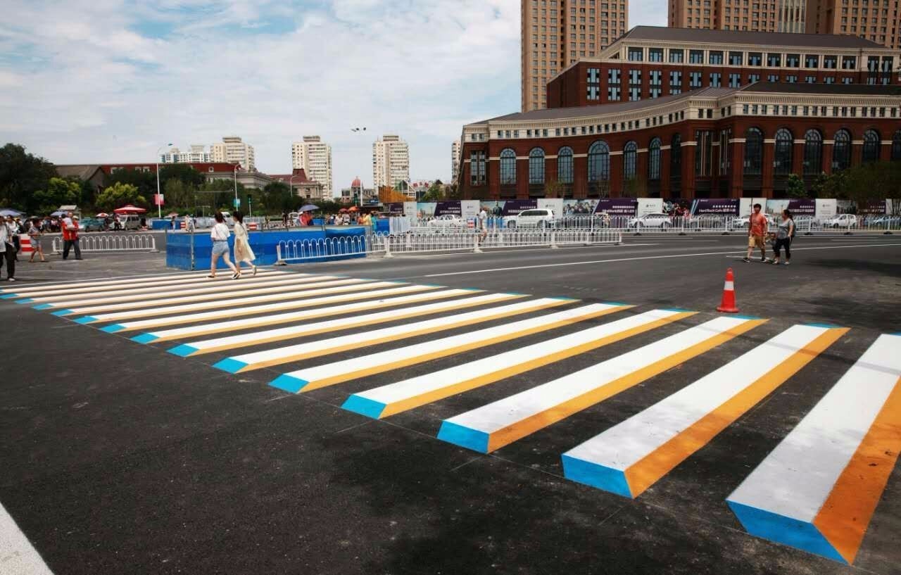 3d斑马线惊现天津过马路您可别再装看不见