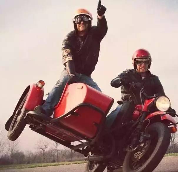 惋惜25岁的机车妖精女王殒命肉包铁的事故都太惨烈