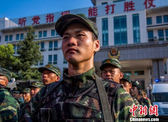浙江湖州武警重温军人誓词 庆祝建军90周年