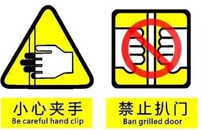 视频太揪心电梯门一开女孩小手被死死夹住家长注意这个意外经常发生