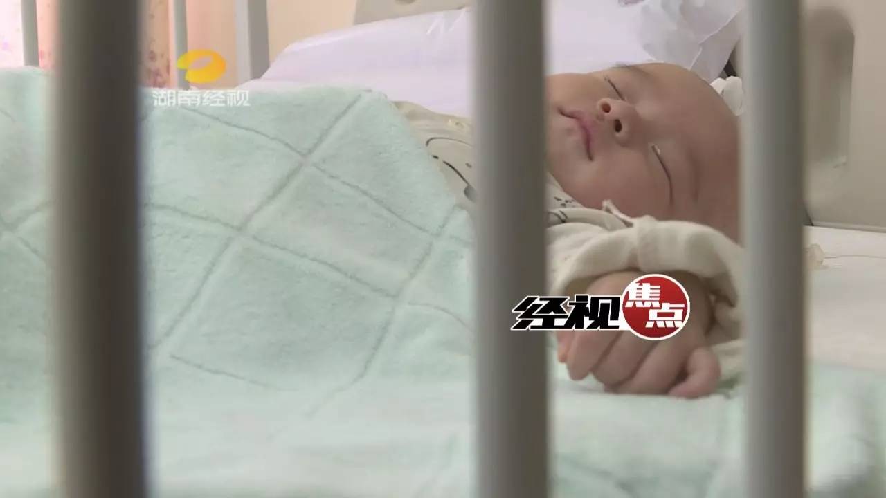 不久前1歲半哥哥也被莫名的