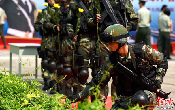 "英雄梅开春是支队的宝贵财富!