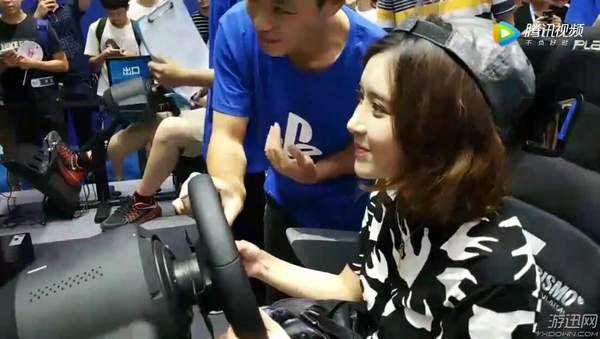 陈一发chinajoy现场直播"开车" 瞬间被男粉丝包围!