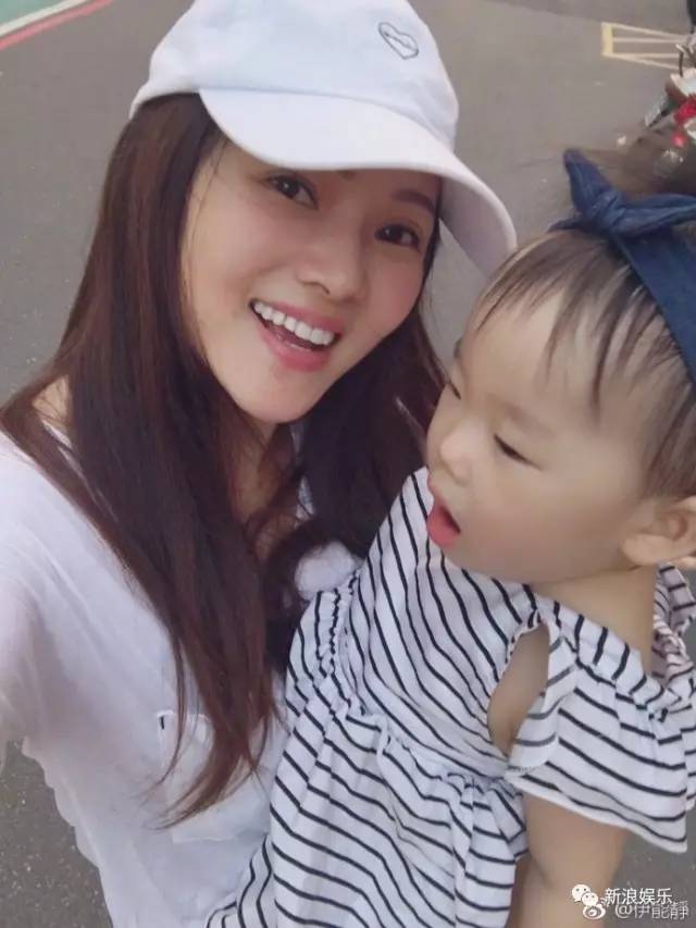 论驻颜保养感觉伊能静输给了自己90岁的妈妈